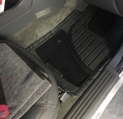 Pet hair & Odor Removal - Pet Hair & Odor Removal:
A deep interior cleaning focused on removing stubborn pet hair, dirt, stains, and unwanted odors. J&J Detailing thoroughly cleans carpets, seats, mats, and interior surfaces to leave your vehicle feeling fresh, clean, and comfortable.