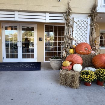 La Mer Beachfront Resort - Hotel entrance - Hotels Near Me - Cape May, New Jersey La Mer Beachfront Resort - Hotel entrance - Hotels Near Me - Cape May, New Jersey