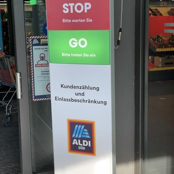 Aldi - Einlasskontrolle Anzahl von Kunden - Grocery Near Me - Germering, BY
