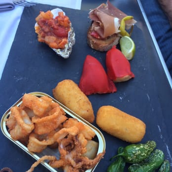Le Petit Suisse - Tapas/Small Plates Near Me - Saint-Jean-de-Luz, 64 Le Petit Suisse - Tapas/Small Plates Near Me - Saint-Jean-de-Luz, 64