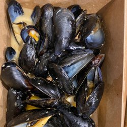 Mount Airy Tap Room - Garlic mussels