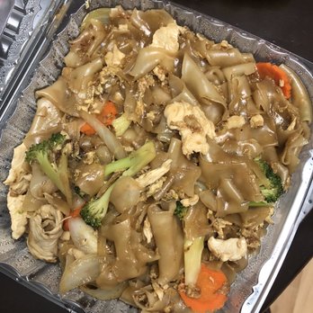 Thai Basil - Chicken pad kee mow - Thai Near Me - Lake Oswego, Oregon