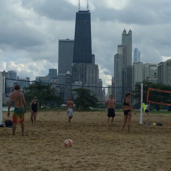 North Avenue Beach - Gorgeous scenery to play some beach volleyball - Beaches Near Me - Chicago, Illinois