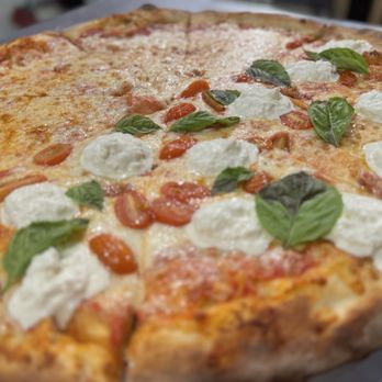 Golden Lizzard Pizza - Margherita Stracciatella, Cheese, delicious!!!! - Pizza Near Me - Miami, Florida Golden Lizzard Pizza - Margherita Stracciatella, Cheese, delicious!!!! - Pizza Near Me - Miami, Florida
