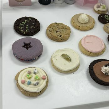 Crumbl - Minnetonka - Bakeries Near Me - Minnetonka, Minnesota