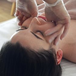Organic Spa Chicago - Buccal Facial Non Surgical Facelift works with masticatory and temporal muscles together,
makes the face skin look fresher and younger.