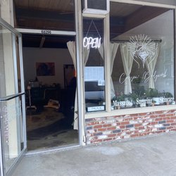 Carson Bodywork - Front window entrance.
