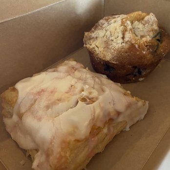 Lola Coffee - Strawberry pop tart and blueberry muffin. - Coffee & Tea Near Me - Phoenix, Arizona