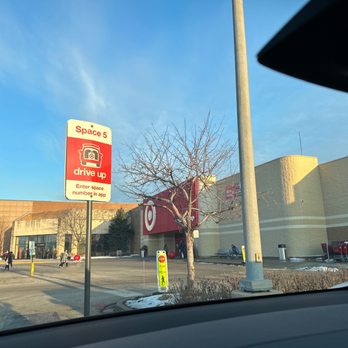 Target - Drive up pick-up in front of Target - Department Stores Near Me - Niles, Illinois