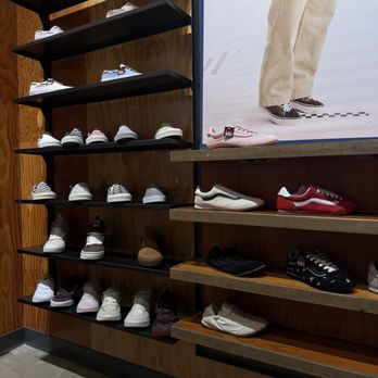 Vans - Shoe Stores Near Me - Des Peres, Missouri Vans - Shoe Stores Near Me - Des Peres, Missouri