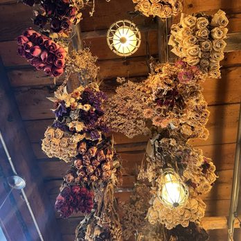 Bintliff’s Corner Brew - Inside Decor - Breakfast & Brunch Near Me - Gardiner, Maine