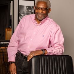 Vinings Barber - Harris is a seasoned master barber delivering clean, balanced cuts with a polished finish. Known for consistency and elevated grooming
