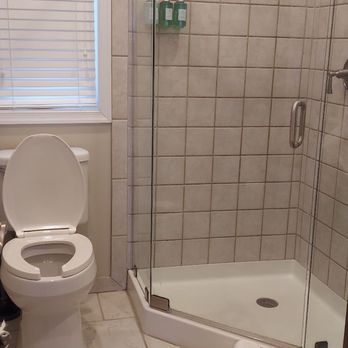 Key West Cottages - Bathroom - Vacation Rentals Near Me - Chincoteague, Virginia Key West Cottages - Bathroom - Vacation Rentals Near Me - Chincoteague, Virginia