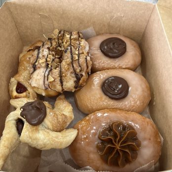 FL Bakery - Donuts and pastries - Breakfast & Brunch Near Me - Orlando, Florida