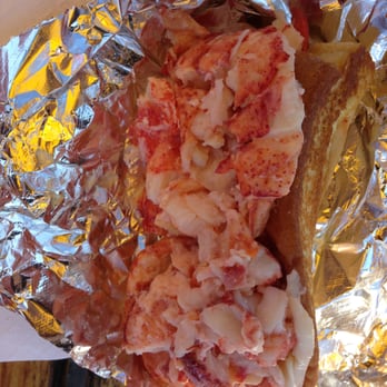 Red's Eats - lobster roll - Seafood Near Me - Wiscasset, Maine