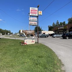 Freel's Market - Signage in the front