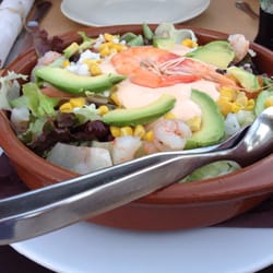 Antonella - Ensalada "Anto": aguacate, lechuga, gambas, olivas negras, tomate, arroz y salsa rosa