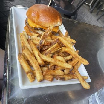 The Toucan & Kirkpatrick's - Cheese burger with "bacon" - Pubs Near Me - Kingston, Ontario The Toucan & Kirkpatrick's - Cheese burger with "bacon" - Pubs Near Me - Kingston, Ontario