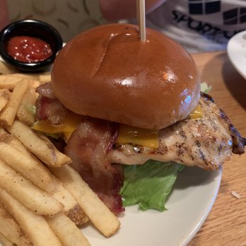 Applebee's Grill + Bar - A Bacon Cheddar Grilled Chicken Sandwich that I though looked like it could be on the menu. Great presentation and taste. - Sports Bars Near Me - Saint Peters, Missouri Applebee's Grill + Bar - A Bacon Cheddar Grilled Chicken Sandwich that I though looked like it could be on the menu. Great presentation and taste. - Sports Bars Near Me - Saint Peters, Missouri