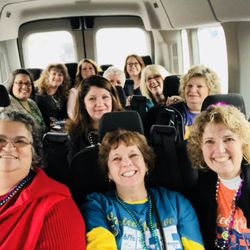 Tacky Wine Tour - Sip on wine between the vineyards