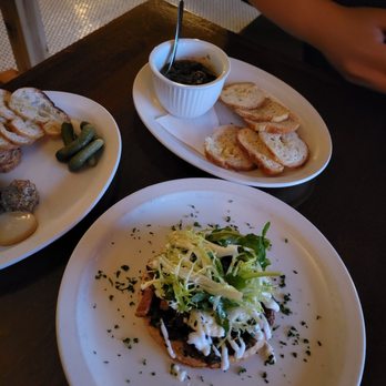 Les Faux Bourgeois - escargots top - French Near Me - Vancouver, British Columbia Les Faux Bourgeois - escargots top - French Near Me - Vancouver, British Columbia