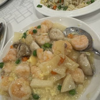 Broadway Cuisine - Shrimp with mushroom and water chestnut - Chinese Near Me - Los Angeles, California Broadway Cuisine - Shrimp with mushroom and water chestnut - Chinese Near Me - Los Angeles, California