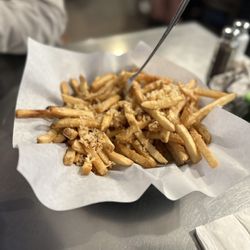 Lengthwise: The Pub - Garlic fries