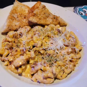 Bubba's 33 - Chicken bacon mac n cheese - Salad Near Me - El Paso, Texas