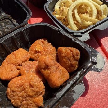 BuffaLouie's - Boneless wings - Burgers Near Me - Carmel, Indiana