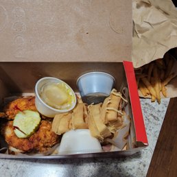 Jumbo Chicken Tenders & Waffle /w fries