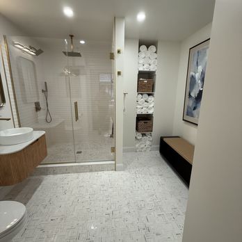 Accurate Glass & Mirror - Full view of the bathroom and if the glass door. - Glass & Mirrors Near Me - Carlstadt, New Jersey Accurate Glass & Mirror - Full view of the bathroom and if the glass door. - Glass & Mirrors Near Me - Carlstadt, New Jersey