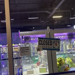 Horrible closed !!!!! Waited 1 hr to open
