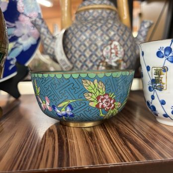 Passiton Consignment Of Home Decor - Small Cloisonné vase - Used, Vintage & Consignment Near Me - Camp Hill, Pennsylvania Passiton Consignment Of Home Decor - Small Cloisonné vase - Used, Vintage & Consignment Near Me - Camp Hill, Pennsylvania