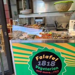 Falafel 1818 - Die Theke mit Auswahl