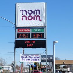 nomnom