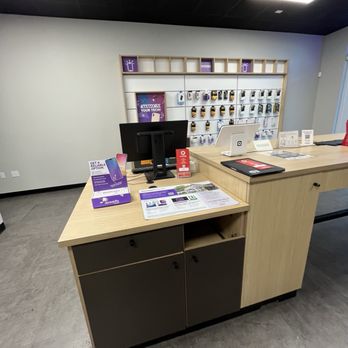 uBreakiFix by Asurion - How the Rampart location looks like when you walk inside - Mobile Phone Repair Near Me - Las Vegas, Nevada uBreakiFix by Asurion - How the Rampart location looks like when you walk inside - Mobile Phone Repair Near Me - Las Vegas, Nevada