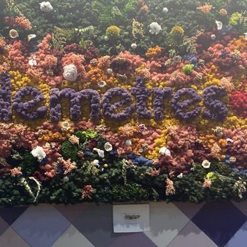 Demetres Shops At Don Mills - Entry way decorations - Desserts Near Me - Toronto, Ontario