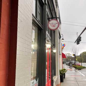Crave Pie Studio - Rainy day, still great for fresh pies! - Bakeries Near Me - Duluth, Georgia