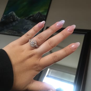 Roxie's Salon - Nail Salons Near Me - Redmond, Oregon