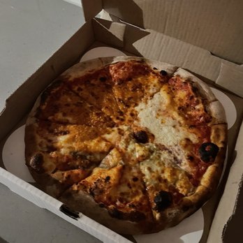 I Tre Mori - Pizza Quattro Formaggi - Pizza Near Me - Indianapolis, Indiana