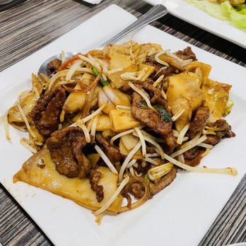 XLB Kitchen - Beef chow fun - Szechuan Near Me - Cupertino, California XLB Kitchen - Beef chow fun - Szechuan Near Me - Cupertino, California