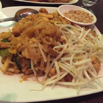 SriPraPhai Thai Restaurant - Pad Thai - Thai Near Me - Williston Park, New York SriPraPhai Thai Restaurant - Pad Thai - Thai Near Me - Williston Park, New York
