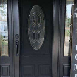 Photo of the screen door they offer. Photo of the screen door they offer.
