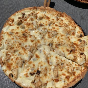 Summit Pizza Co & Ice Cream - Chicken pesto pizza - Pizza Near Me - Kamas, Utah