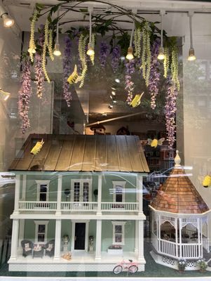 Tiny Doll House by null