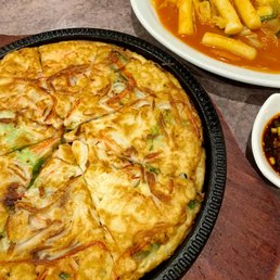 Seafood pancake & spicy rice cake