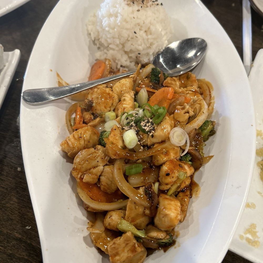Umi Sushi - Spicy chicken terriyaki - Japanese Near Me - Garland, Texas