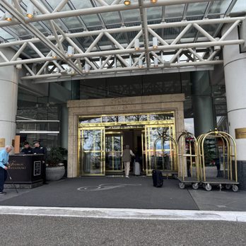 Fairmont Waterfront - entrance - Hotels Near Me - Vancouver, British Columbia Fairmont Waterfront - entrance - Hotels Near Me - Vancouver, British Columbia
