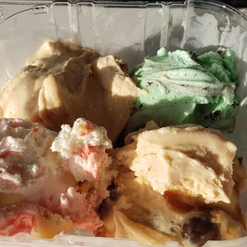 Handels Homemade Ice Cream - Salted caramel truffle, mint oreo, strawberry cheesecake, caramel pretzel crunch (top left Z bottom right) - Ice Cream & Frozen Yogurt Near Me - Oceanside, California
