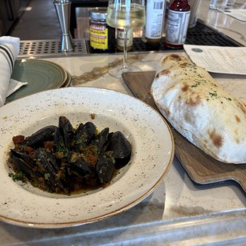Meril - Mussels and flatbread - American Near Me - Henderson, Nevada Meril - Mussels and flatbread - American Near Me - Henderson, Nevada